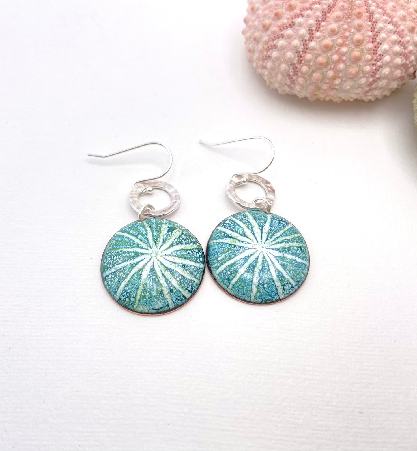 Sgraffito star enamel drop earrings - teal/green